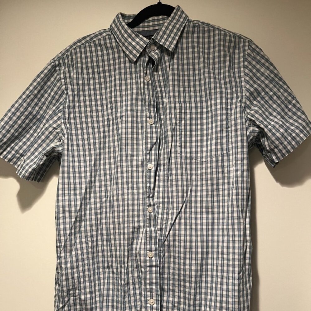 Sweet mens short sleeve plaid button down by Banana Republic size L